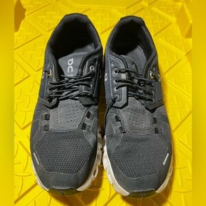 Onclouds woman’s size 10